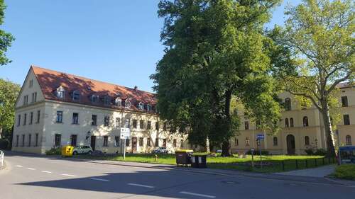 Ansicht mit Park und Gerichtsgebäude (rechts) - 1 Zimmer Etagenwohnung in Glauchau