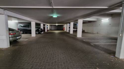 Tiefgaragenstellplatz - 