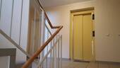 Treppenhaus mit Lift - 