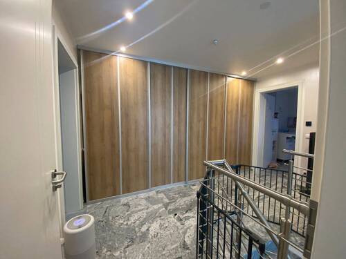 OG Flur mit Einbauschrank - 