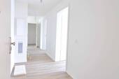 Eingangsbereich - Erstbezug mit Komfort - stilvolle Wohnung mit Balkon & Aufzug