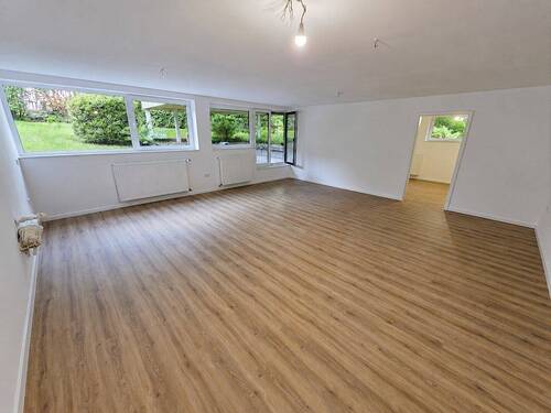 Küche und Wohn-/Essbereich - Sanierte 3-Zimmer-Wohnung im Souterrain am Lemgoer Stadtwall