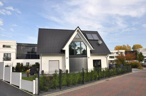 AMR Friesland Referenz - Tradition trifft Moderne - Neubau mit Friesengiebel in idyllischem Schweiburg