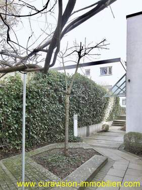 02-Weg zum Haus.jpg - 2 Zimmer Terrassenwohnung in Wiesbaden