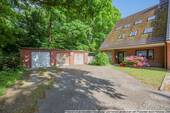 3 Vorgarten mit Garagen - 7 Zimmer Reihenendhaus in Hamburg