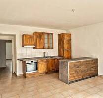 zentral gelegene, hochwertige 2-Raum-EG-Wohnung mit Einbauküche und Fußbodenheizung - Döbeln