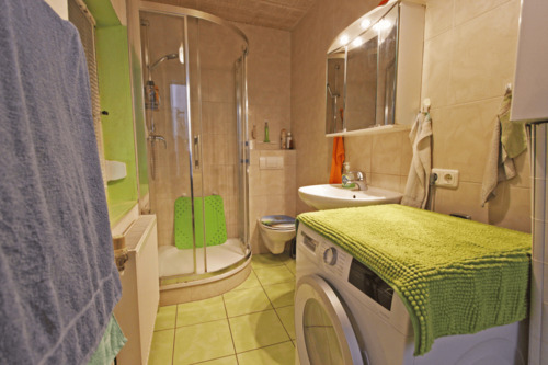 Bad mit Dusche EG - 