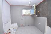 Tageslicht Badezimmer mit Wanne und Dusche EG - 