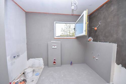 Tageslicht Badezimmer mit Wanne und Dusche EG - 