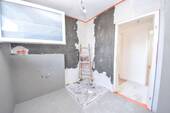 Tageslicht Badezimmer mit Wanne und Dusche EG - 