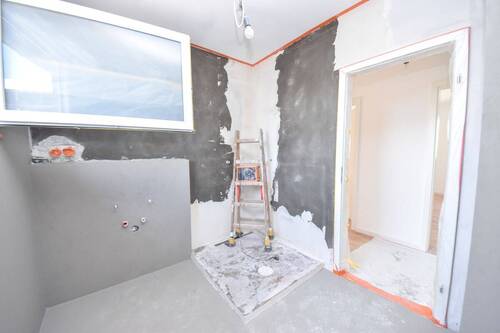 Tageslicht Badezimmer mit Wanne und Dusche EG - 