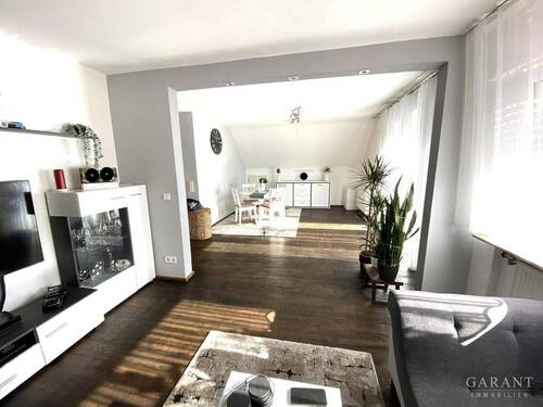 Wohn/Esszimmer - Sehr gut geschnittene 2 12 Zimmer-Wohnung in toller Lage mit Balkon und Garage!