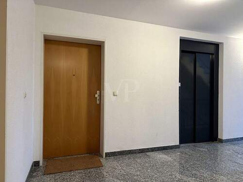 Eingangstür zur Wohnung - 