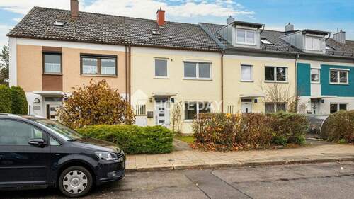 Außenansicht 2 - Reihenhaus mit Potenzial in ruhiger Lage - individuelle Gestaltungsmöglichkeiten auf drei Etagen