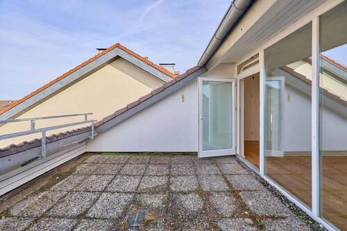 Loggia - Traumhafte Loggia! Modernisierte 3-Zimmer-DG-Wohnung in Schwetzingen zur Miete