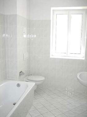 Bad - 2 Zimmer Etagenwohnung zur Miete in Chemnitz