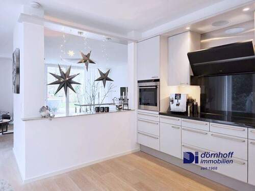 Wohnzimmer mit offener Küche - 