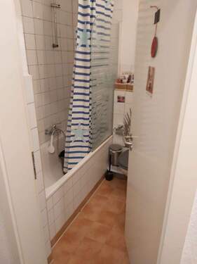 Badezimmer - 3 Zimmer Etagenwohnung zum Kaufen in Köln
