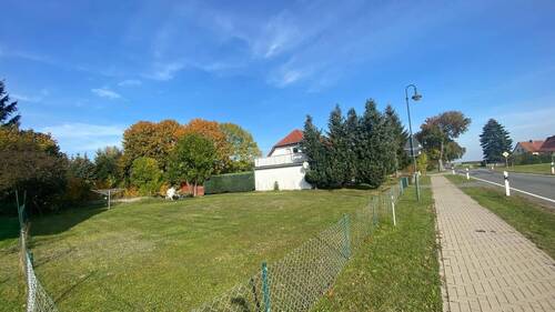 Grünfläche und Balkon - 