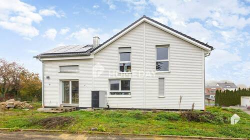 Außenansicht 2 - Modernes Mehrfamilienhaus in Hanglage - Traumhaftes Wohnen mit Pool, Garten und Dachterrasse