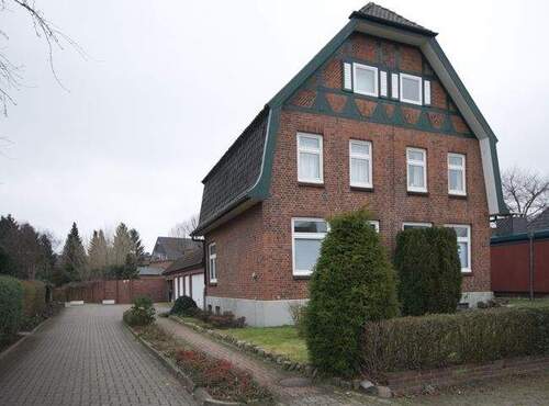 Haus_Ansicht - Attraktive Wohnung in ruhiger Lage