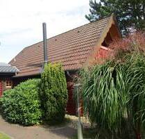 Exklusives Ferienhaus in Holzbohlenbauweise ( 4fach - Verzahnung) mit Sauna und Terrasse sowie Südbalkon. - Otterndorf