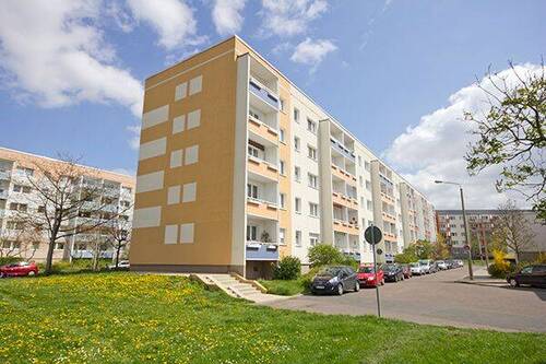 Bild 1 - In der Herrichtung! 2-Raumwohnung mit Balkon und Ausblick!