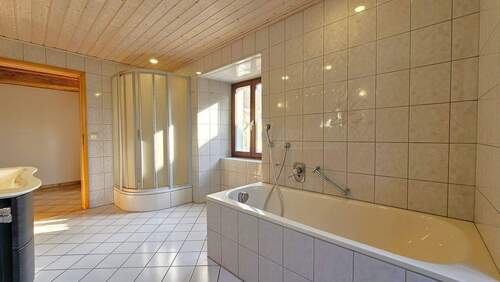 Bild 2 - 7 Zimmer Mehrfamilienhaus, Wohnhaus in Hohentengen am Hochrhein