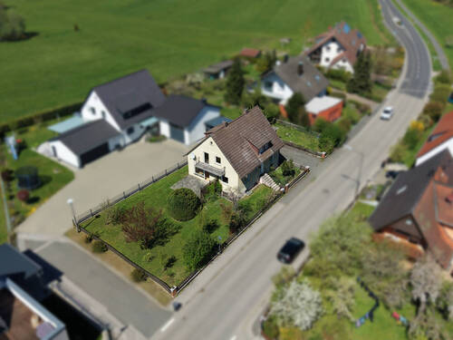 Großer Garten! - Sanierungsbedürftiges Ein- oder Zweifamilienhaus mit Doppelgarage in Unterferrieden