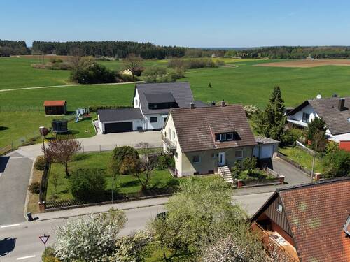 Ortsrandlage... - 6 Zimmer Mehrfamilienhaus, Wohnhaus zum Kaufen in Burgthann / Unterferrieden