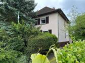 Außen vorne - Freistehendes Einfamilienhaus mit großem Grundstück in begehrter Wohnlage am Fuß des Frankensteins