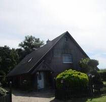 Belum bei Nordseebad Otterndorf Ein - Zweifamilienhaus mit Nebengebäude sowie Carport und kleiem Waldgrundstück.