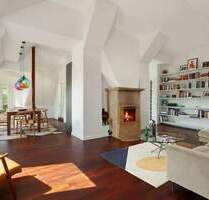 Moderne Dachgeschosswohnung mit loftartigem Wohnbereich und Turmerker mit Blick in den Bürgerpark - Berlin Pankow