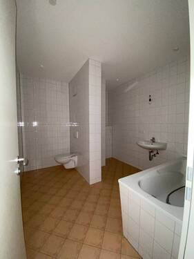 Bad - Etagenwohnung mit 64,50 m&sup2; in Leipzig zum Kaufen