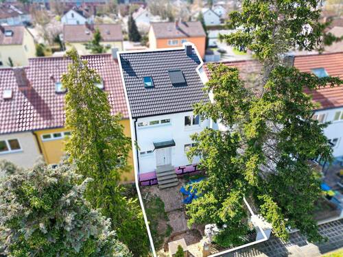 Hauseingang - 5 Zimmer Reihenmittelhaus zum Kaufen in Nürnberg