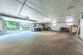 und das Auto kann in der Tiefgarage geparkt werden - 