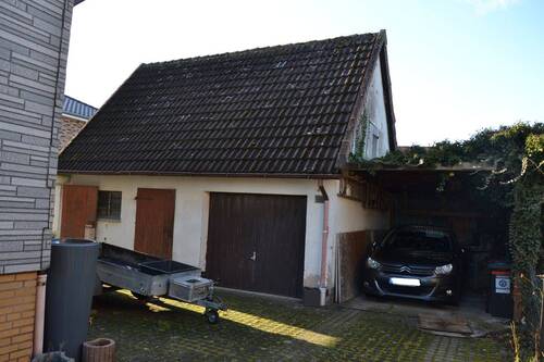 Garage mit Nebengebäude - 6 Zimmer Mehrfamilienhaus, Wohnhaus in Barsinghausen