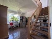Flur mit offener Treppe - 