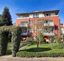 Wohnen wie im eigenen Haus - stilvolle Gartenwohnung mit Loggia, Sonnenbalkon & Garage in Bestlage von Radebeul!