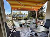 Balkon mit Markise - Etagenwohnung mit 77,00 m&sup2; in Radebeul zum Kaufen