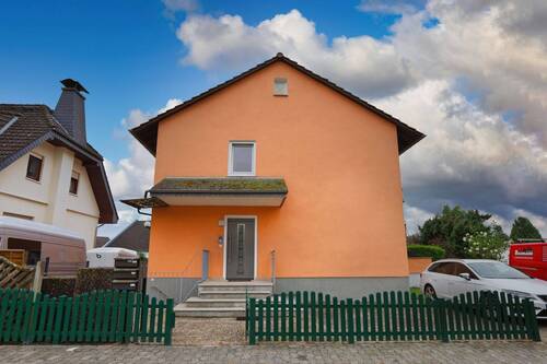 Haus 1 - 3 Zimmer Etagenwohnung zur Miete in Neuberg