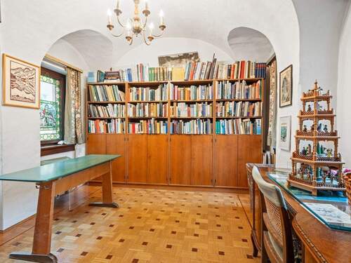 Zimmer mit Gewölbe über dem Torbogen - 