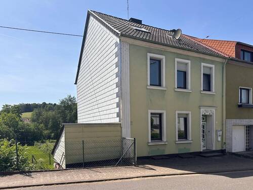 Außenansicht - Preiswertes Familienhaus mit Garten!