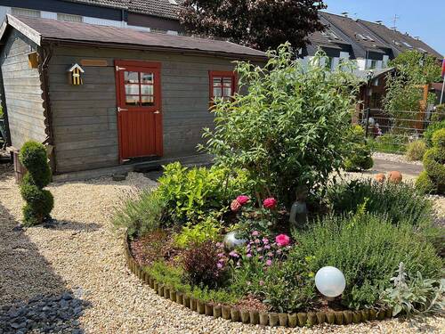 Garten u. Holzhaus - 