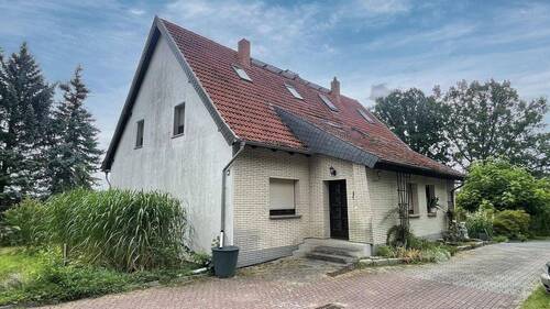 Doppelhaushälfte - Ruhiges Zuhause mit Potenzial - 49.000,00 EUR Kaufpreis, ca.  115,00 m² Wohnfläche