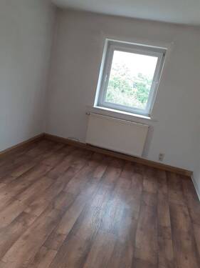 Wohnzimmer - 2 Zimmer Etagenwohnung zur Miete in Oelsnitz/Erzgebirge