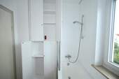 Wanne/Dusche/Abstell - 