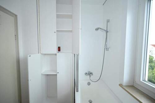 Wanne/Dusche/Abstell - 