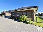 Hausansicht - Ein Bungalow, der das Leben leichter macht - ebenerdig. barrierefrei. zukunftssicher!
