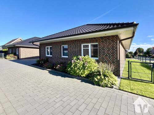 Hausansicht - Ein Bungalow, der das Leben leichter macht - ebenerdig. barrierefrei. zukunftssicher!